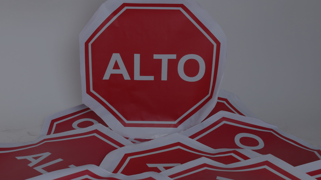 Cómo la señalética adecuada puede evitar accidentes laborales antes de que ocurran